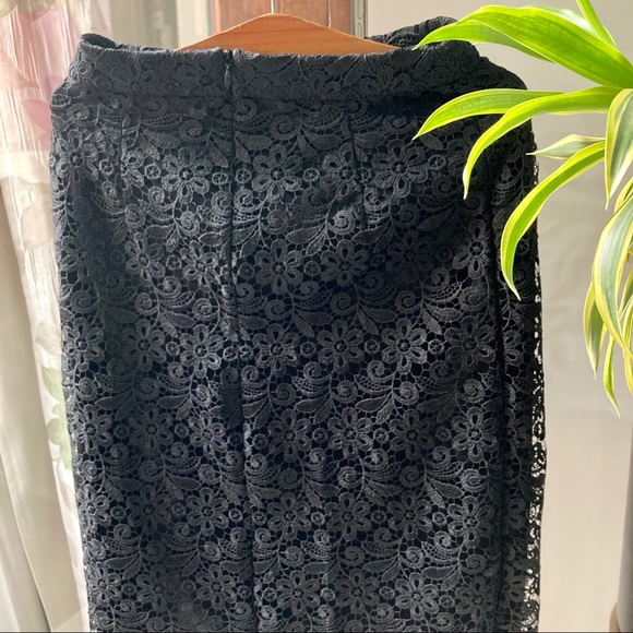 Uniqlo Lace Pencil Skirt - Picture 2 of 3